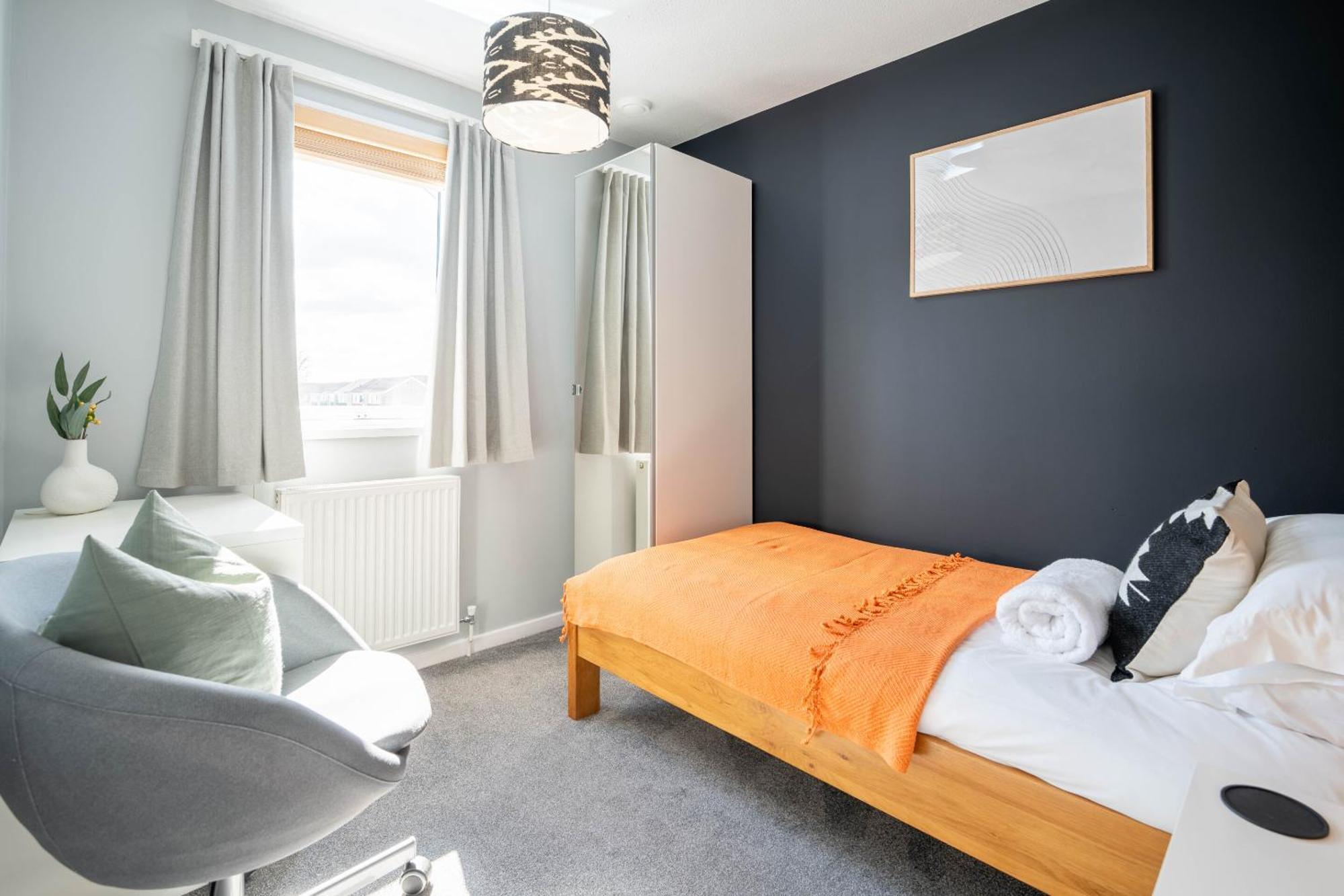 Gatwick Place - 4 Bed 2 Bath Self Contained House With Private Garden Horley Exterior foto