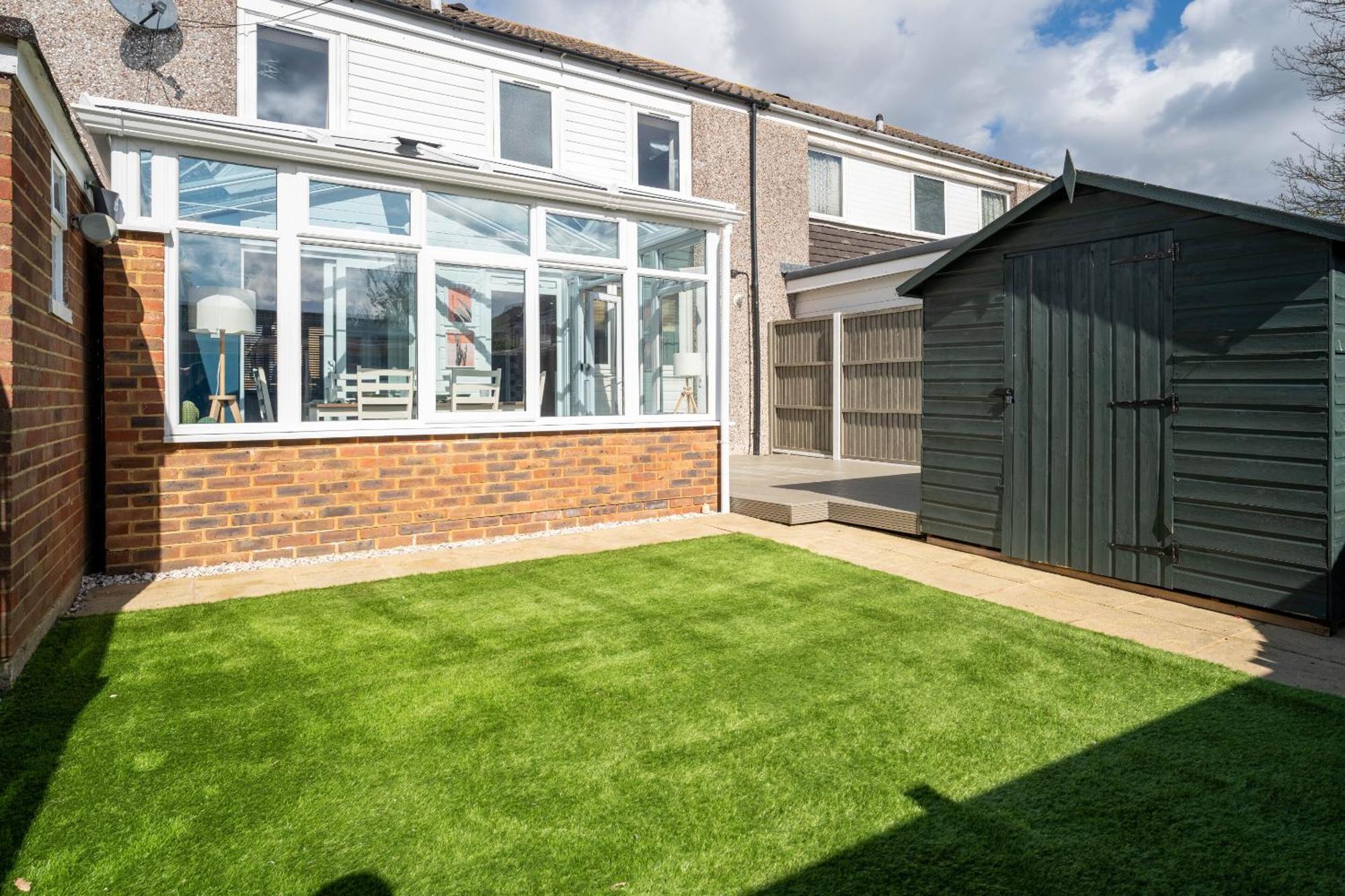 Gatwick Place - 4 Bed 2 Bath Self Contained House With Private Garden Horley Exterior foto
