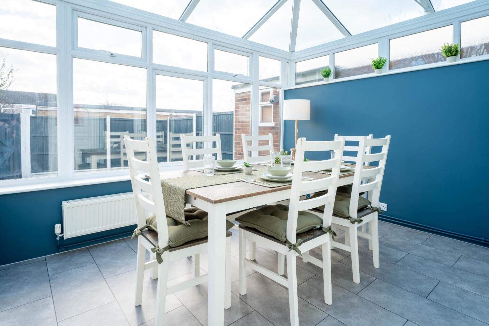 Gatwick Place - 4 Bed 2 Bath Self Contained House With Private Garden Horley Exterior foto